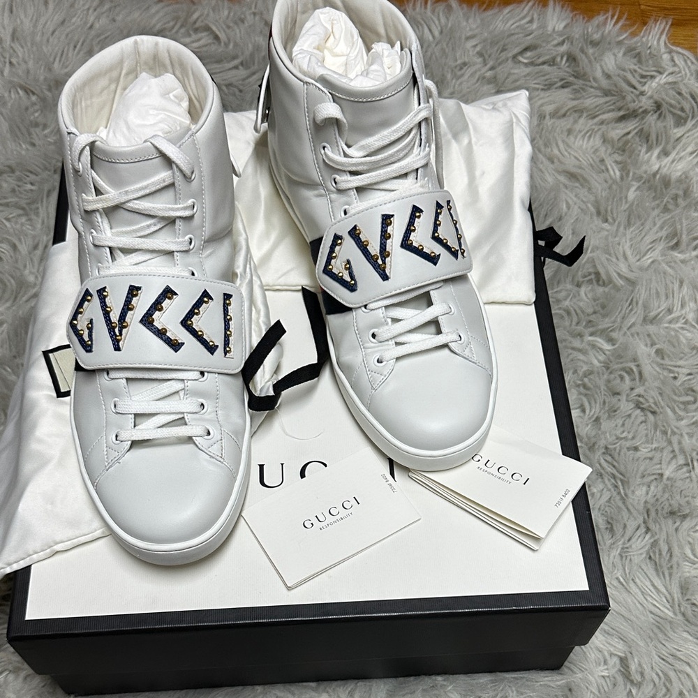 Gucci White Leather Sneakers with Logo Strap
